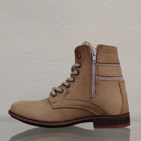 Mens Rustic Casual Sand Boot